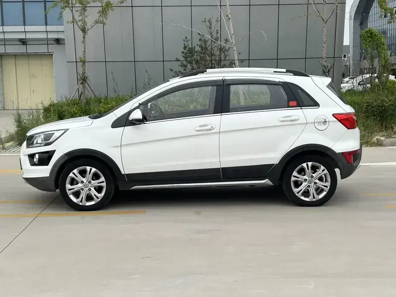 2015 BAIC Senova X25 с пробегом 83 000 км