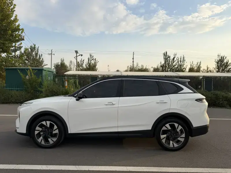 2025 Bestune Yueyi 07 с пробегом 20 000 км