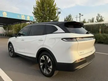2025 Bestune Yueyi 07 с пробегом 20 000 км