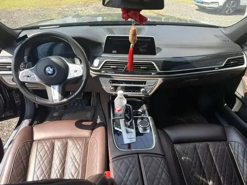 2021 BMW M760Le с пробегом 75 500 км