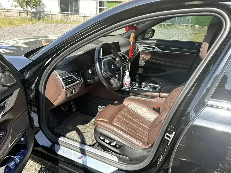 2021 BMW M760Le с пробегом 75 500 км