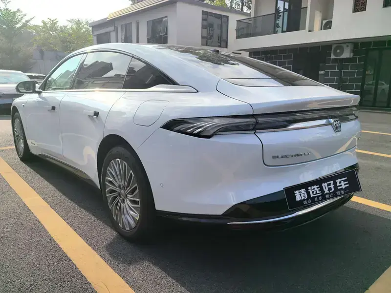2025 Buick Zenith Sedan с пробегом 8 000 км