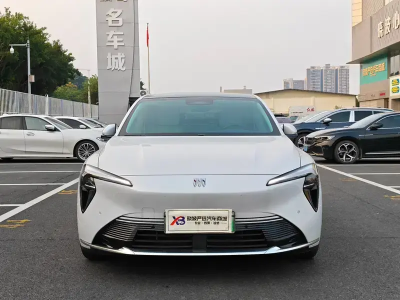 2025 Buick Zenith Sedan с пробегом 9 000 км