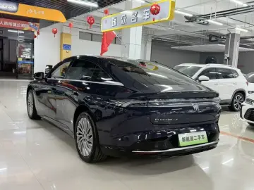 2025 Buick Zenith Sedan с пробегом 5 500 км