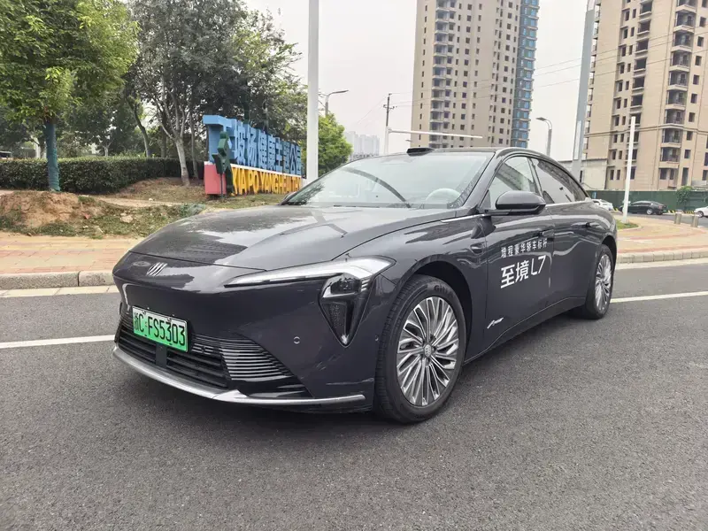 2025 Buick Zenith Sedan с пробегом 10 000 км