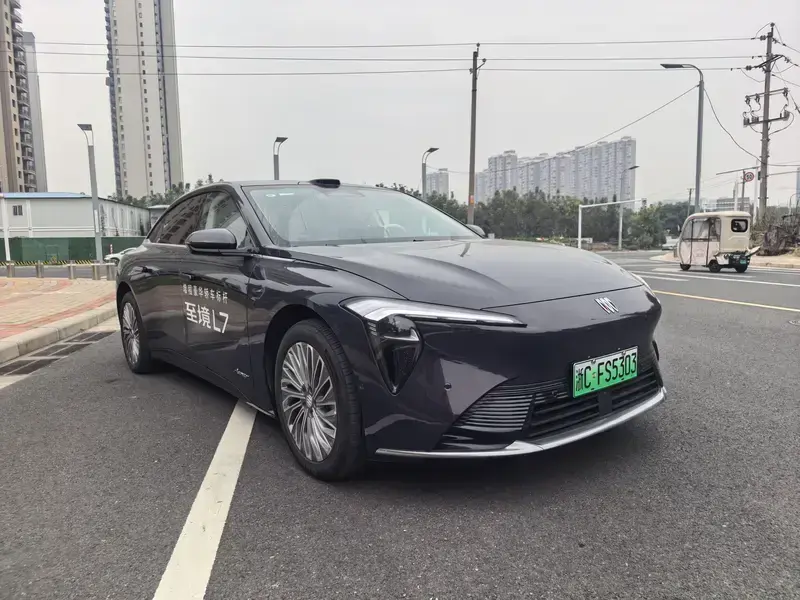 2025 Buick Zenith Sedan с пробегом 10 000 км