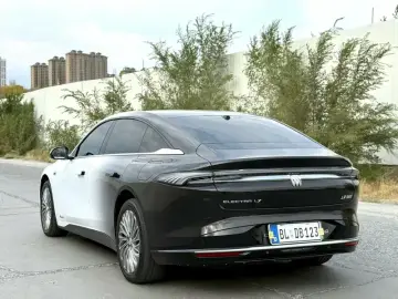 2025 Buick Zenith Sedan с пробегом 10 000 км
