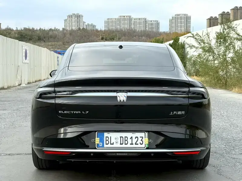 2025 Buick Zenith Sedan с пробегом 10 000 км