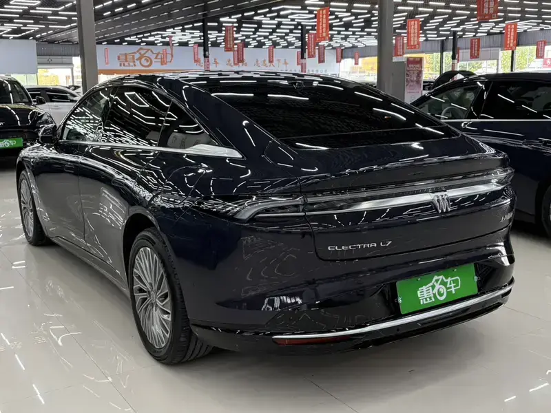 2025 Buick Zenith Sedan с пробегом 2 600 км