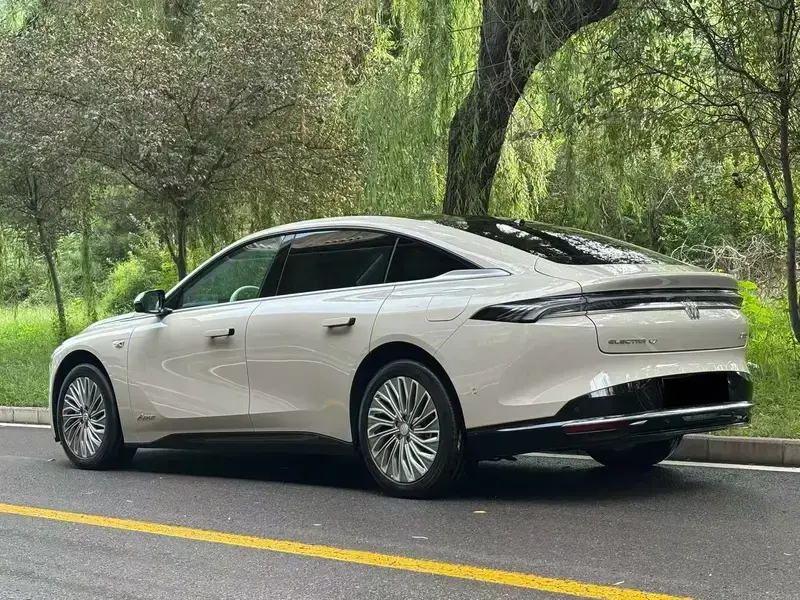 2025 Buick Zenith Sedan с пробегом 23 000 км