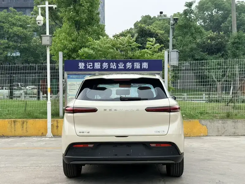 2026 Bestune Yueyi 03 с пробегом 100 км