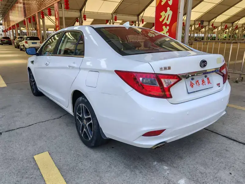 2014 BYD G5 с пробегом 120 000 км