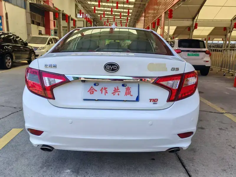 2014 BYD G5 с пробегом 120 000 км