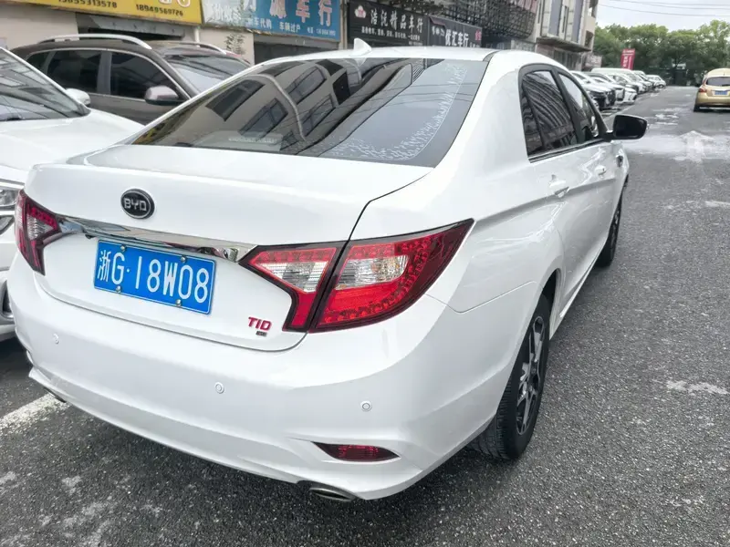 2014 BYD G5 с пробегом 20 000 км