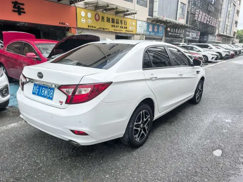 2014 BYD G5 с пробегом 20 000 км
