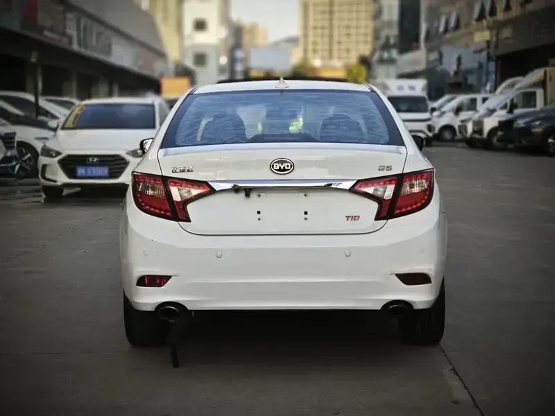 2014 BYD G5 с пробегом 61 000 км