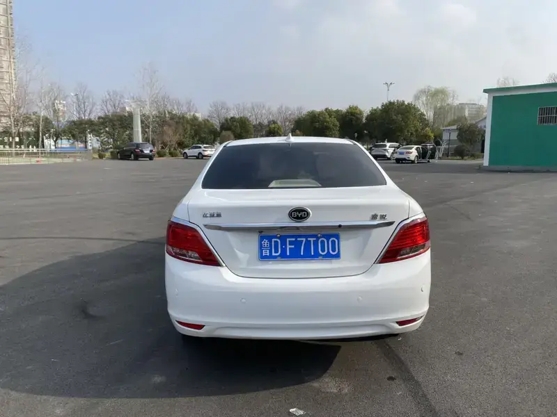 2012 BYD Surui с пробегом 100 000 км