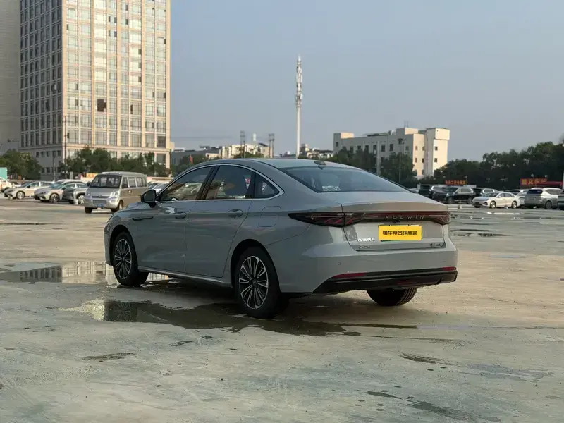 2025 Chery Fengyun A8L с пробегом 5 000 км
