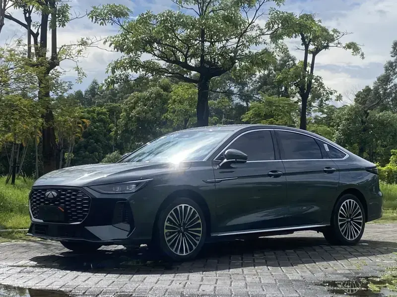 2025 Chery Fengyun A8L с пробегом 9 000 км