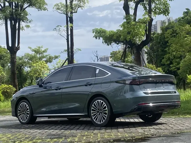 2025 Chery Fengyun A8L с пробегом 9 000 км