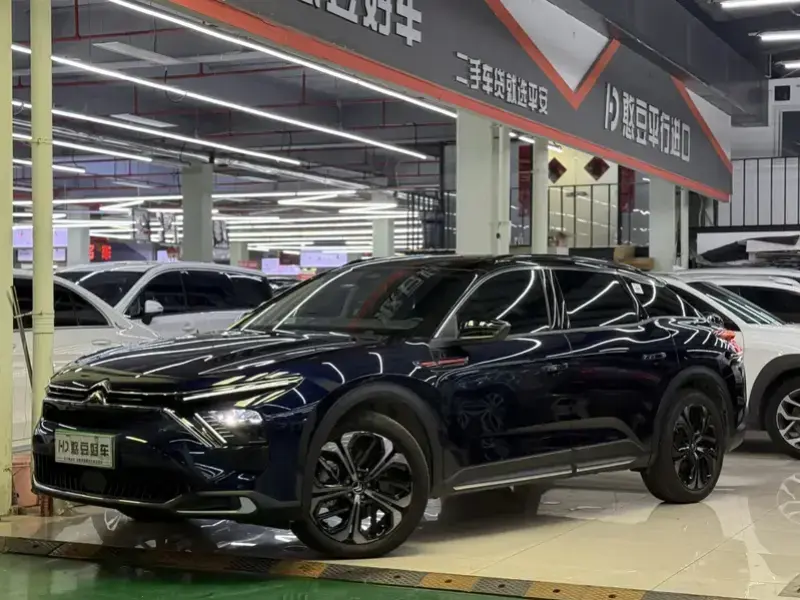 2024 Citroen Versailles C5 X с пробегом 8 000 км