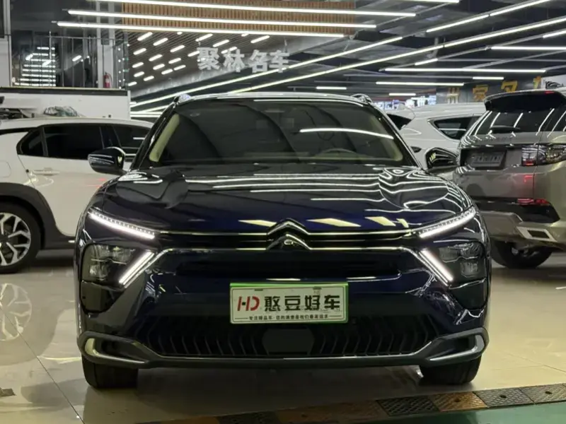2024 Citroen Versailles C5 X с пробегом 8 000 км
