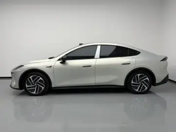 2026 Changan DeepBlue L06 с пробегом 1 500 км