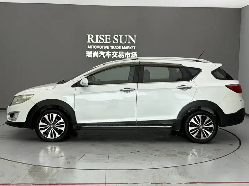 2016 Dongfeng Dongfeng Fengshen AX3 с пробегом 90 000 км
