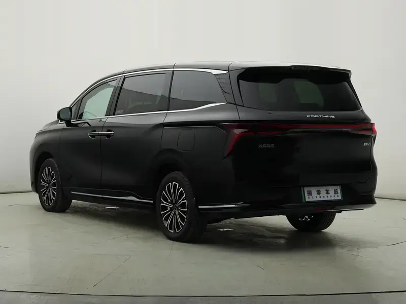 2024 Forthing Starlight V9 с пробегом 4 700 км