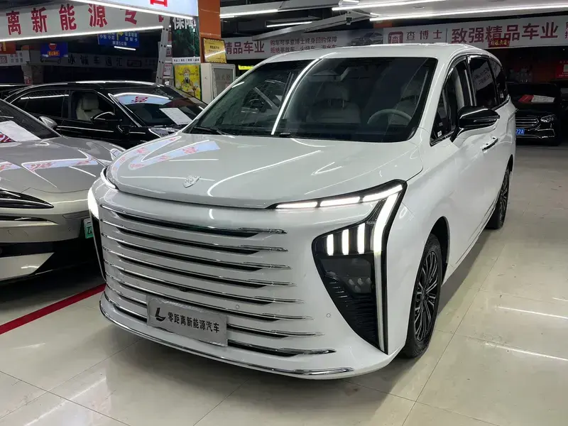 2024 Forthing Starlight V9 с пробегом 47 000 км