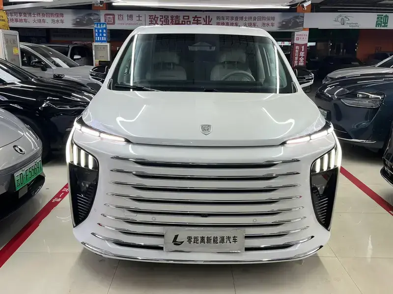 2024 Forthing Starlight V9 с пробегом 47 000 км