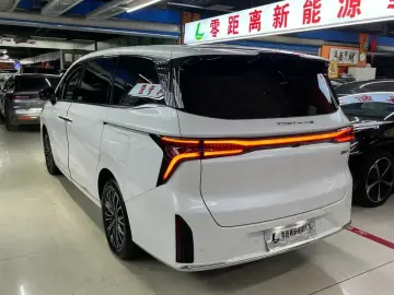 2024 Forthing Starlight V9 с пробегом 47 000 км