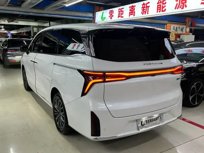 2024 Forthing Starlight V9 с пробегом 47 000 км