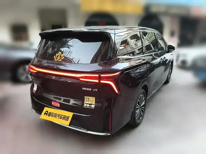 2024 Forthing Starlight V9 с пробегом 18 900 км