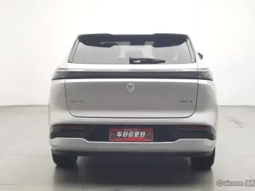 2025 Dongfeng Dongfeng Fengshen L8 PLUS с пробегом 33 600 км