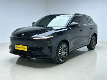 2025 Dongfeng Dongfeng Fengshen L8 PLUS с пробегом 5 700 км