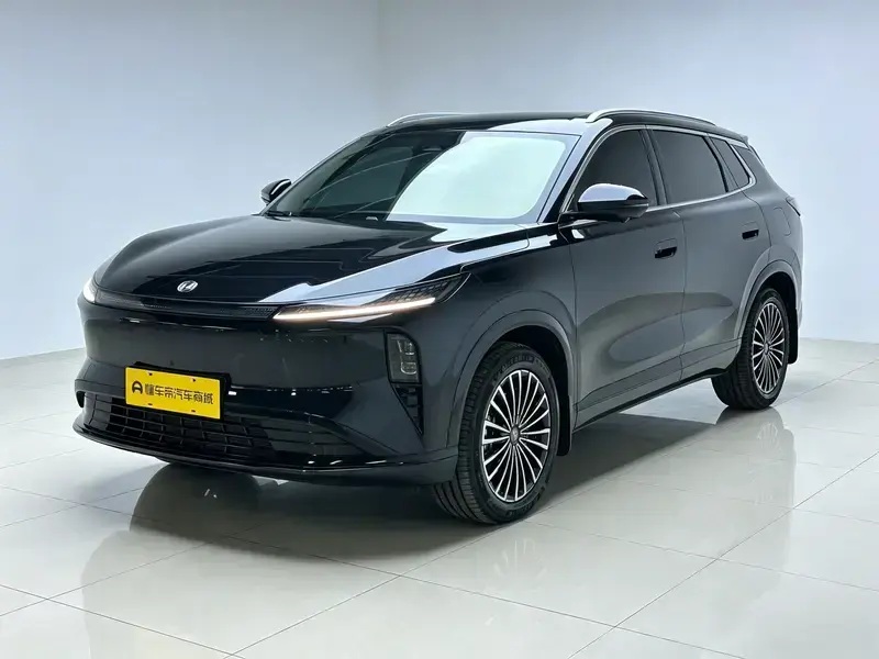 2025 Dongfeng Dongfeng Fengshen L8 PLUS с пробегом 5 700 км