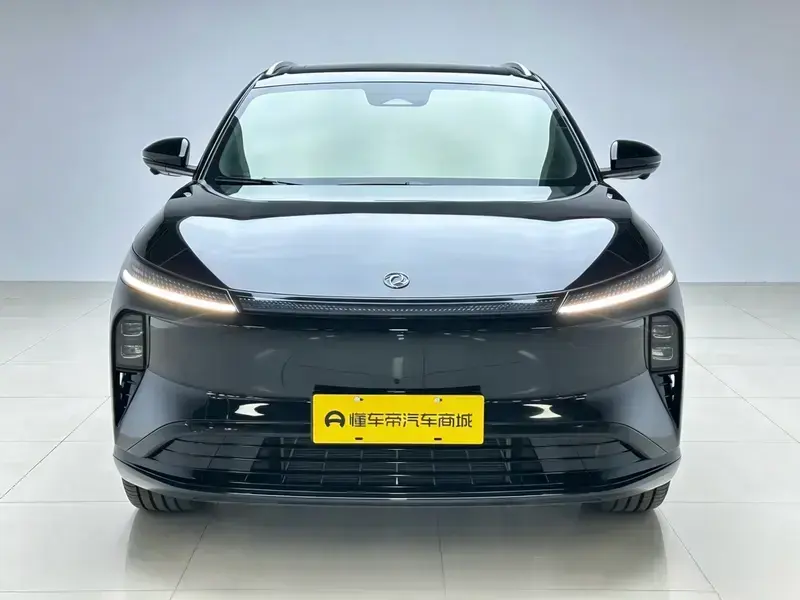 2025 Dongfeng Dongfeng Fengshen L8 PLUS с пробегом 5 700 км