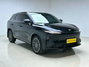 2025 Dongfeng Dongfeng Fengshen L8 PLUS с пробегом 5 700 км