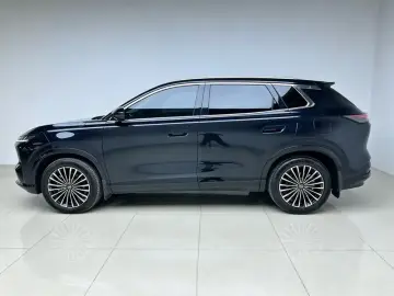 2025 Dongfeng Dongfeng Fengshen L8 PLUS с пробегом 5 700 км
