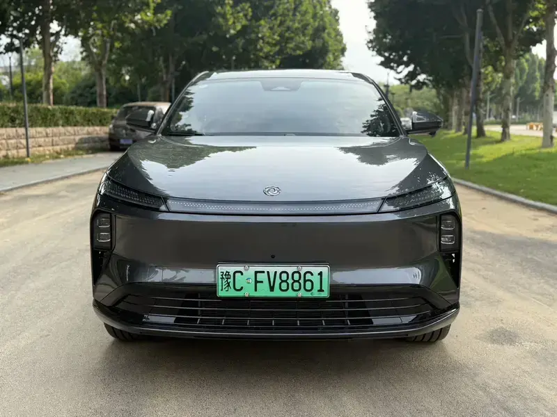 2025 Dongfeng Dongfeng Fengshen L8 PLUS с пробегом 6 000 км