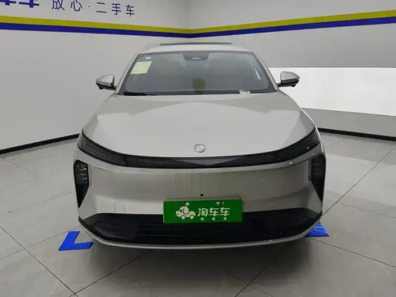 2025 Dongfeng Dongfeng Fengshen L8 PLUS с пробегом 100 км