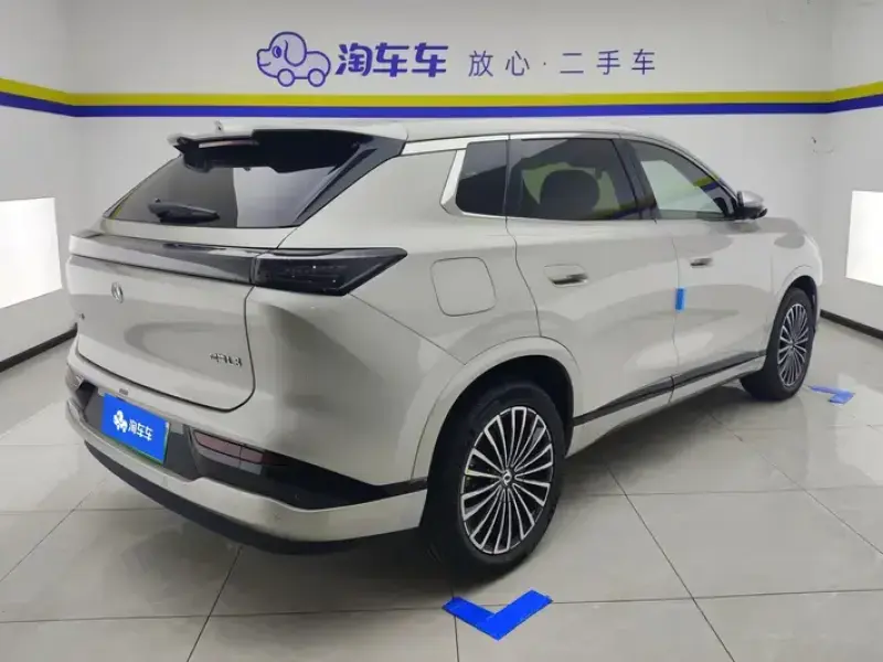 2025 Dongfeng Dongfeng Fengshen L8 PLUS с пробегом 100 км