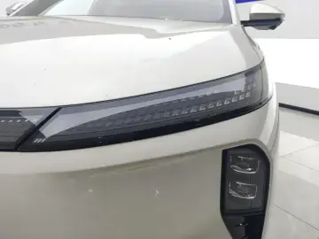 2025 Dongfeng Dongfeng Fengshen L8 PLUS с пробегом 100 км