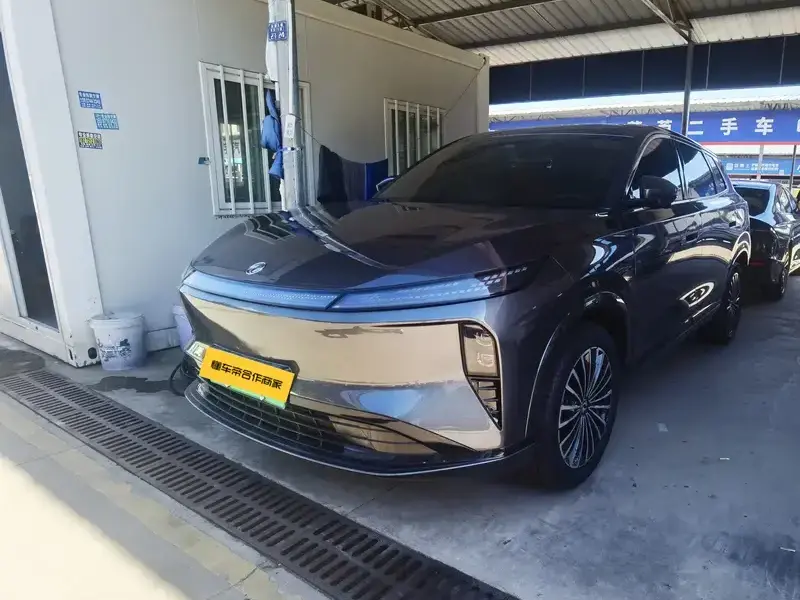 2025 Dongfeng Dongfeng Fengshen L8 PLUS с пробегом 3 000 км