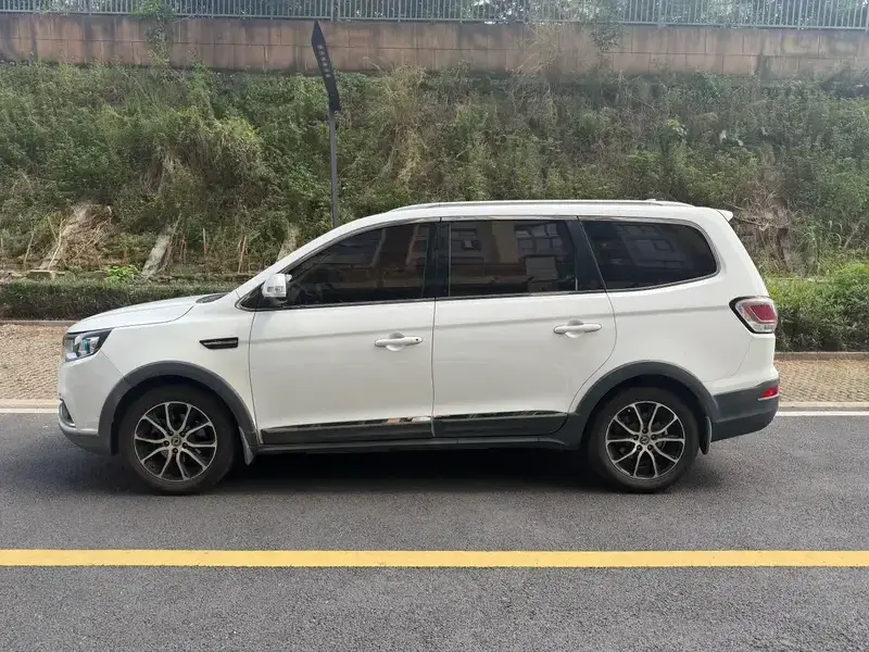 2016 Forthing Fengxing SX6 с пробегом 72 000 км
