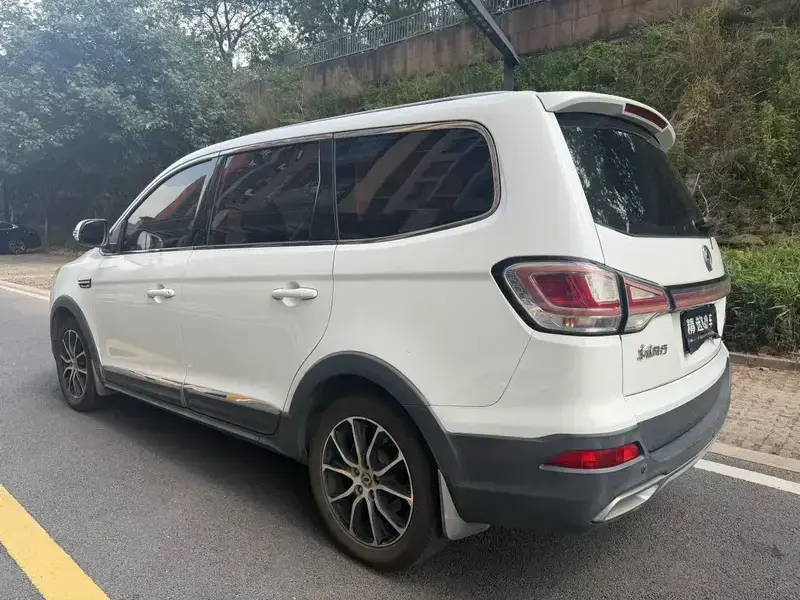 2016 Forthing Fengxing SX6 с пробегом 72 000 км