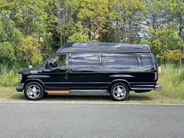 2010 Ford E350 с пробегом 85 000 км