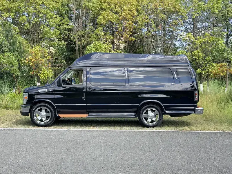 2010 Ford E350 с пробегом 85 000 км