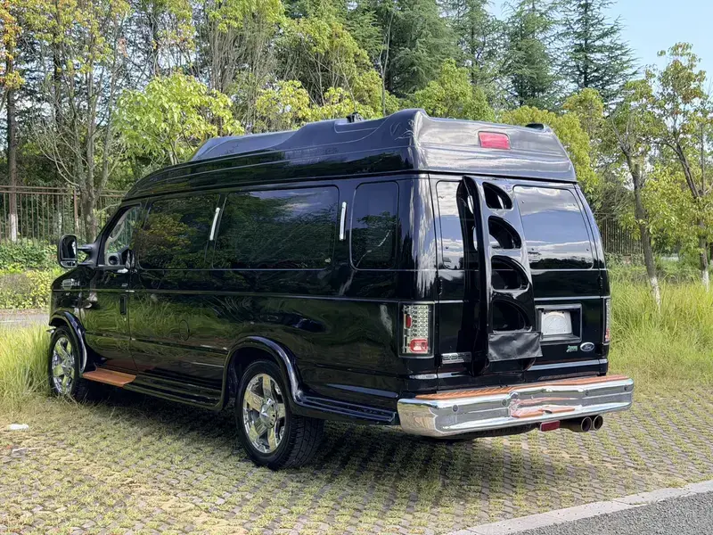 2010 Ford E350 с пробегом 85 000 км